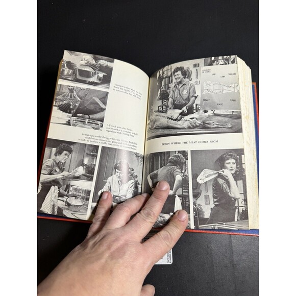 Vintage Julia Child Cook Book, "The French Chef Cookbook" hard cover [Book 208] - Picture 13 of 14